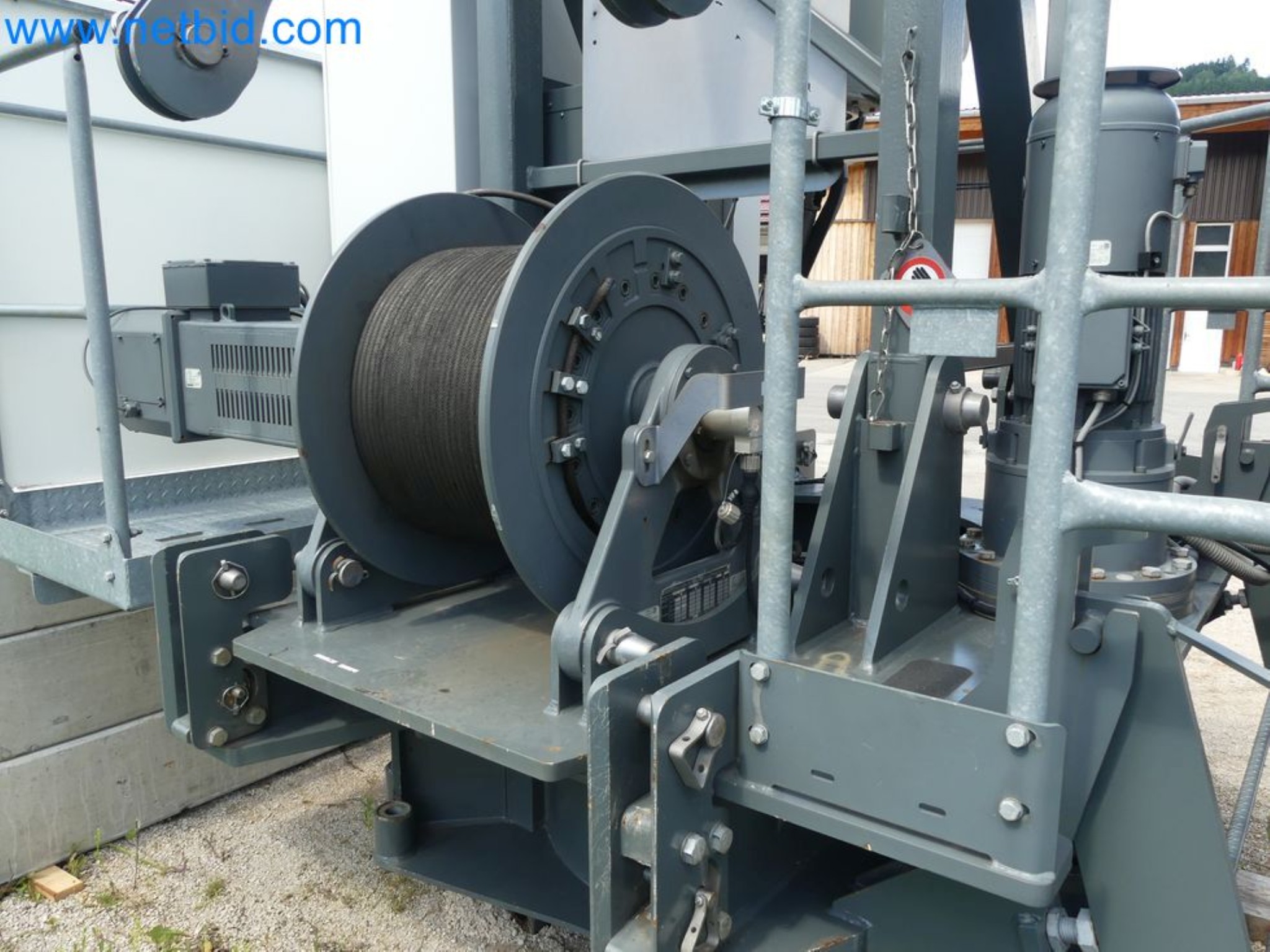 Zuraw wiezowy - Zuraw górnoobrotowy LIEBHERR-25