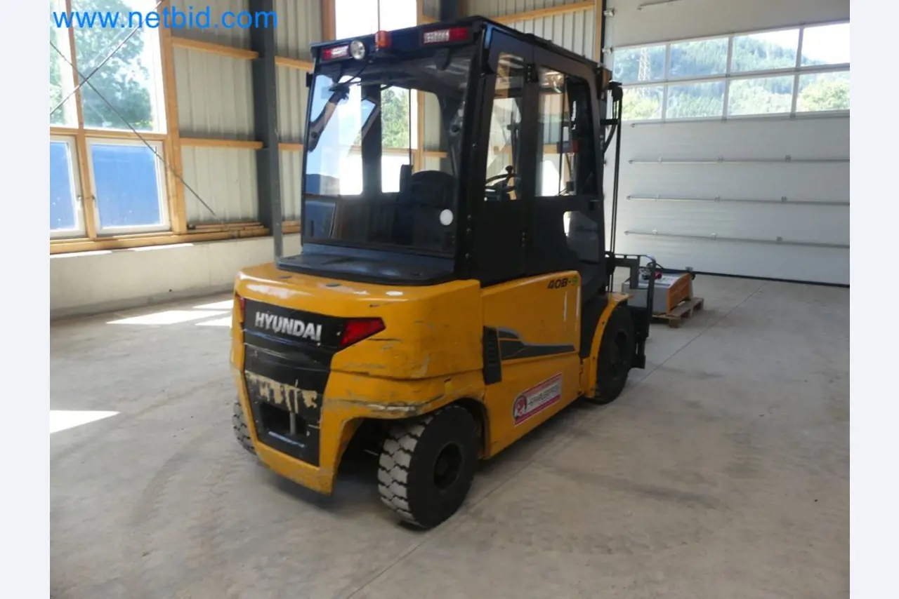 Hyundai 40B-9 electric front forklift truck with Still HFX 80V-170A charger-10