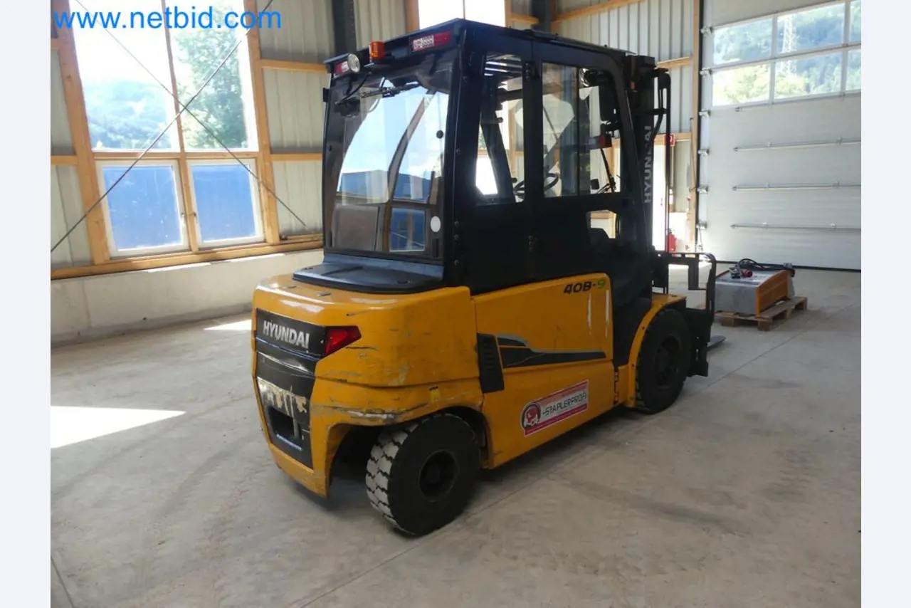 Hyundai 40B-9 electric front forklift truck with Still HFX 80V-170A charger-11