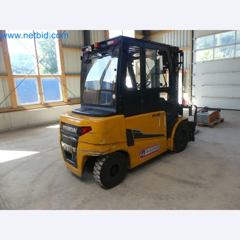 Hyundai 40B-9 electric front forklift truck with Still HFX 80V-170A charger-11