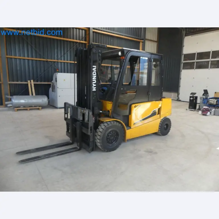 Hyundai 40B-9 electric front forklift truck with Still HFX 80V-170A charger-12