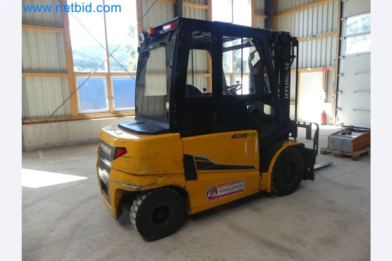 Hyundai 40B-9 electric front forklift truck with Still HFX 80V-170A charger-13