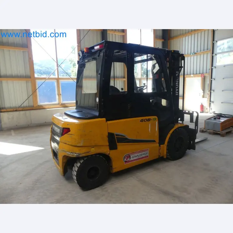 Hyundai 40B-9 electric front forklift truck with Still HFX 80V-170A charger-13