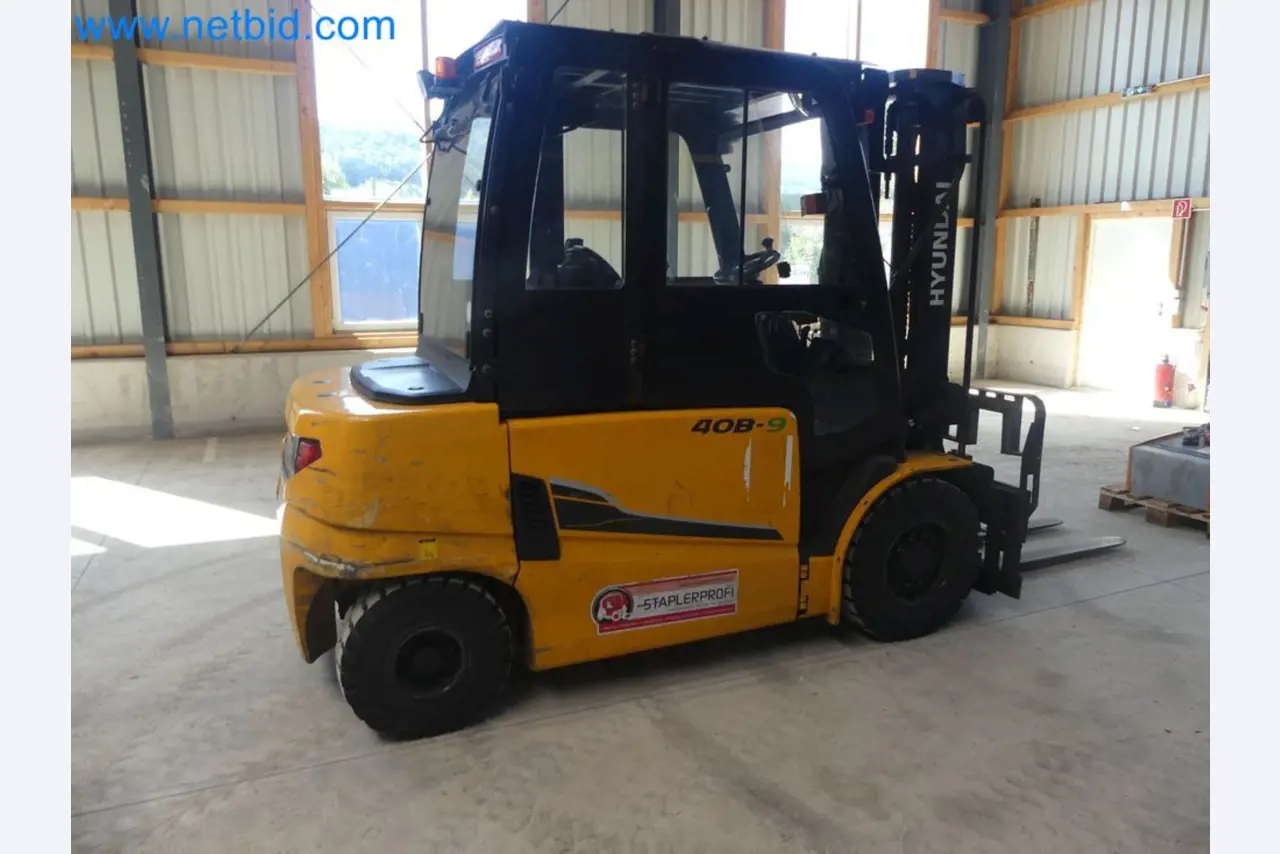 Hyundai 40B-9 electric front forklift truck with Still HFX 80V-170A charger-14