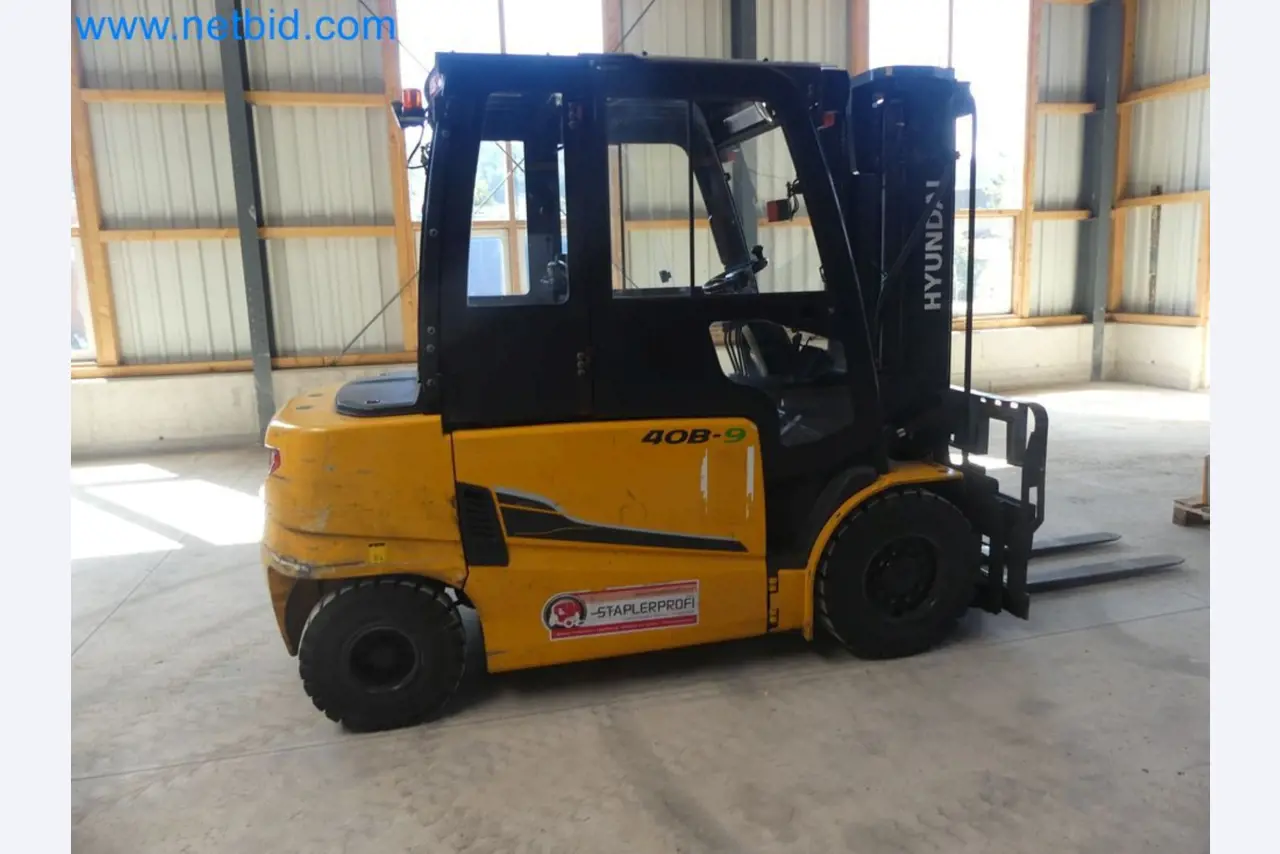 Hyundai 40B-9 electric front forklift truck with Still HFX 80V-170A charger-15
