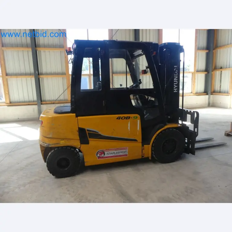 Hyundai 40B-9 electric front forklift truck with Still HFX 80V-170A charger-15