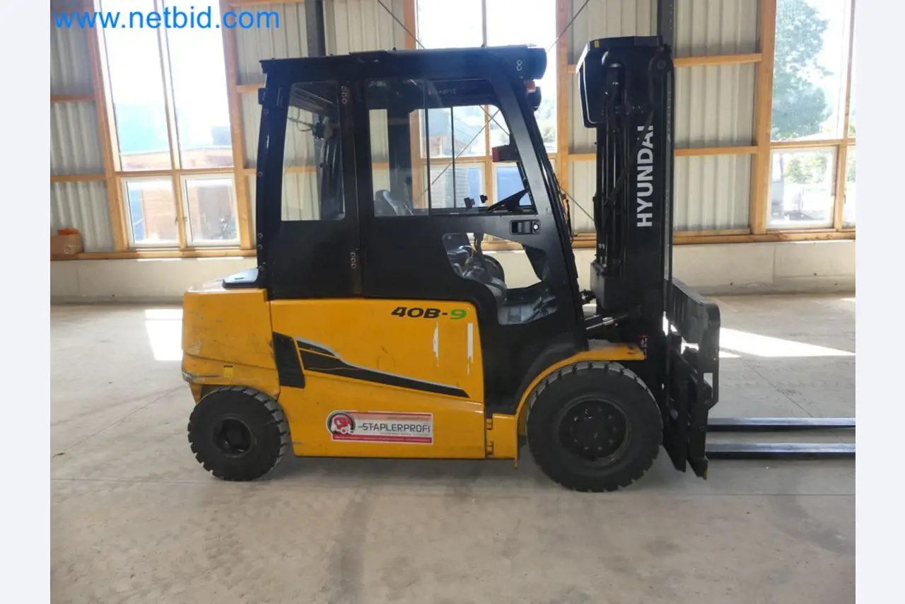 Hyundai 40B-9 electric front forklift truck with Still HFX 80V-170A charger-16