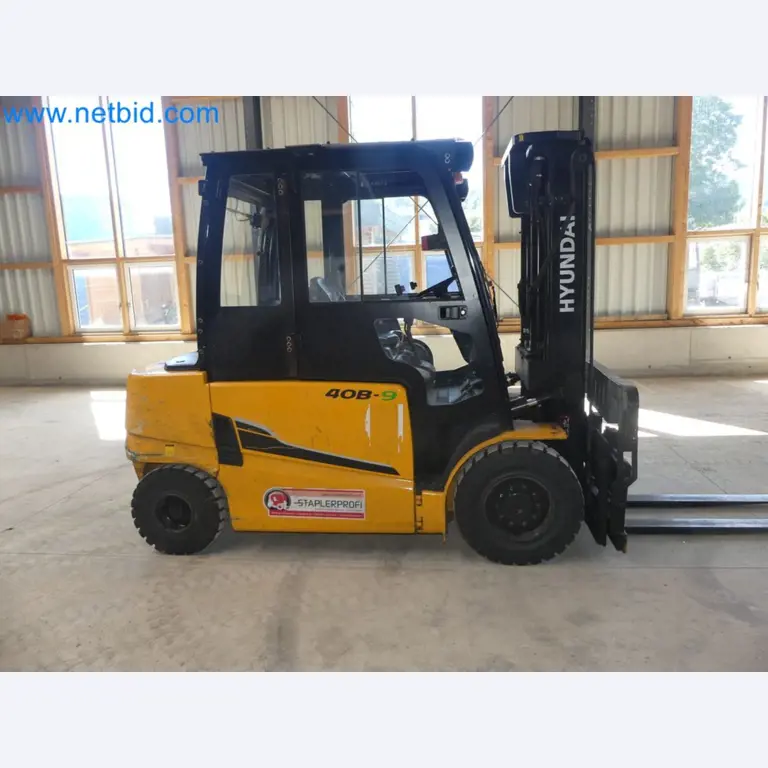 Hyundai 40B-9 electric front forklift truck with Still HFX 80V-170A charger-16