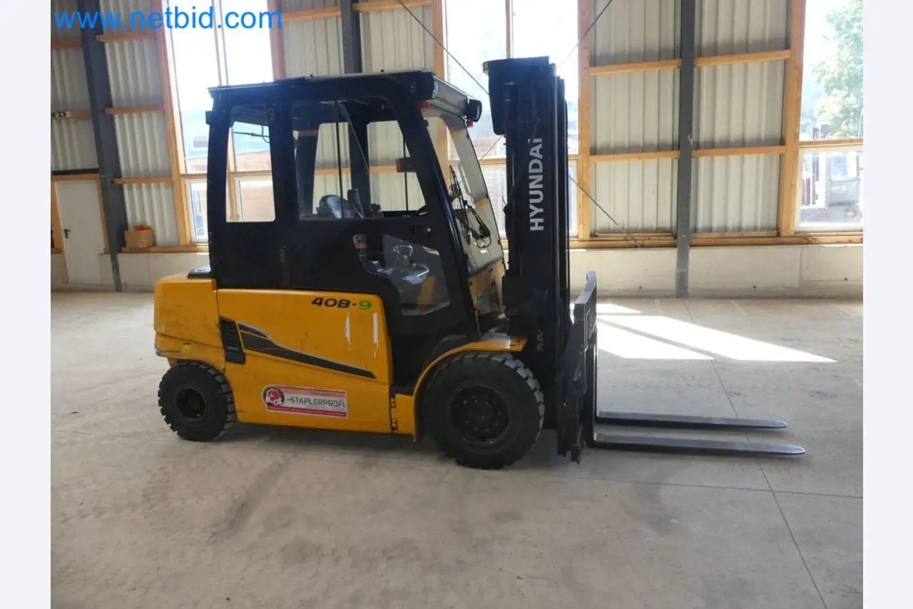 Hyundai 40B-9 electric front forklift truck with Still HFX 80V-170A charger-17