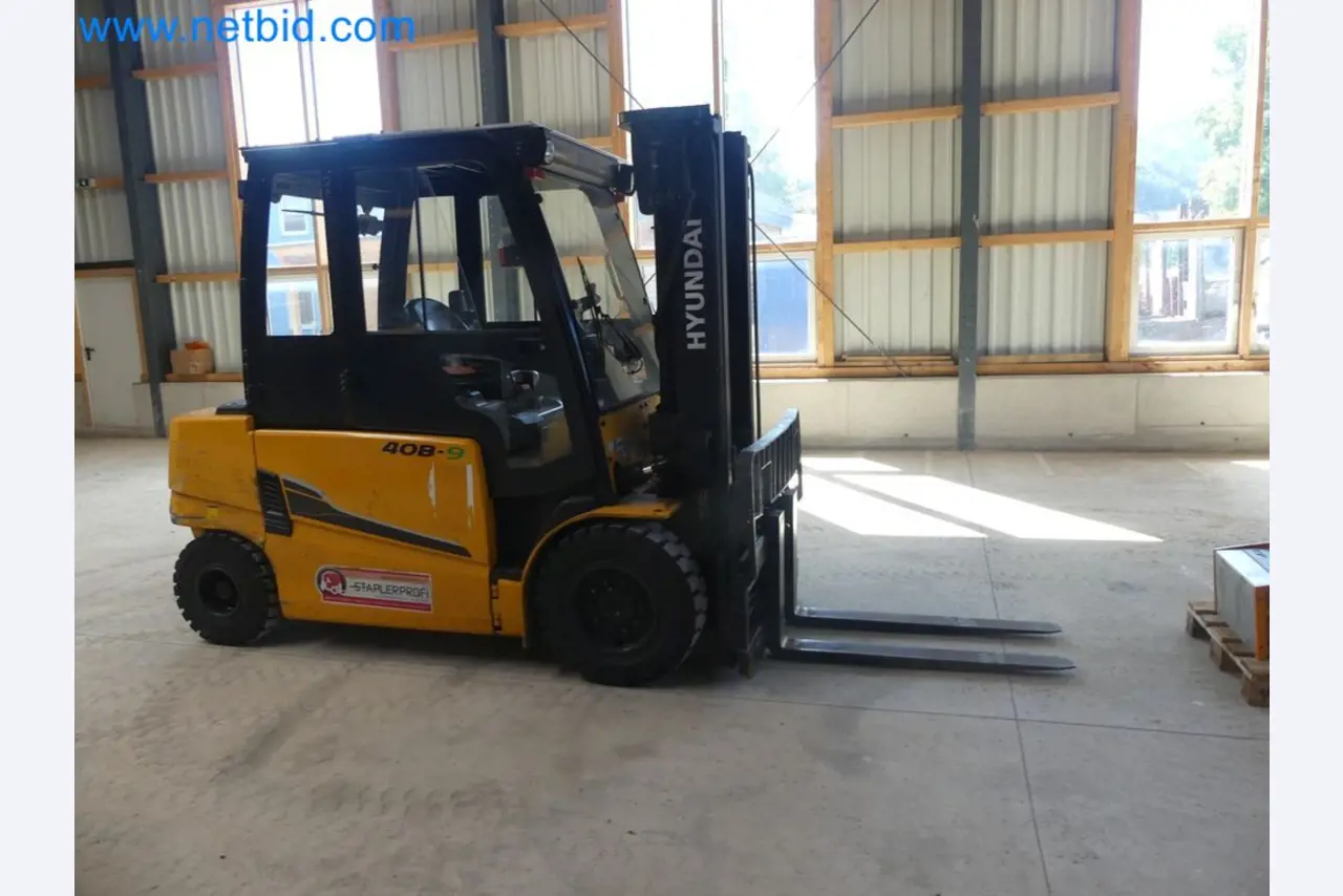 Hyundai 40B-9 electric front forklift truck with Still HFX 80V-170A charger-18