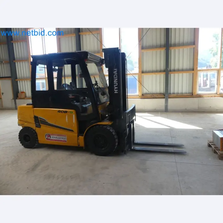 Hyundai 40B-9 electric front forklift truck with Still HFX 80V-170A charger-18
