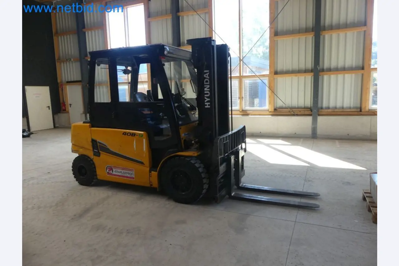 Hyundai 40B-9 electric front forklift truck with Still HFX 80V-170A charger-19