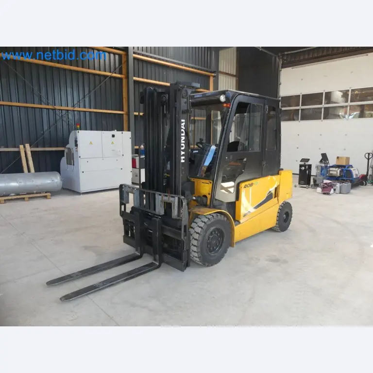 Hyundai 40B-9 electric front forklift truck with Still HFX 80V-170A charger-1