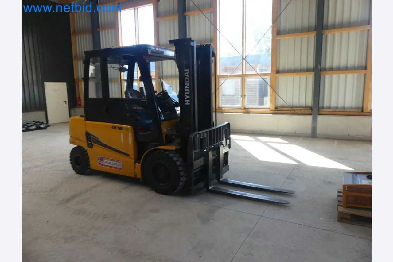 Hyundai 40B-9 electric front forklift truck with Still HFX 80V-170A charger-20