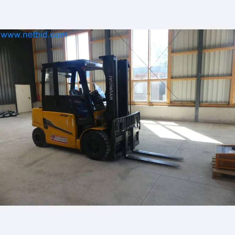 Hyundai 40B-9 electric front forklift truck with Still HFX 80V-170A charger-20