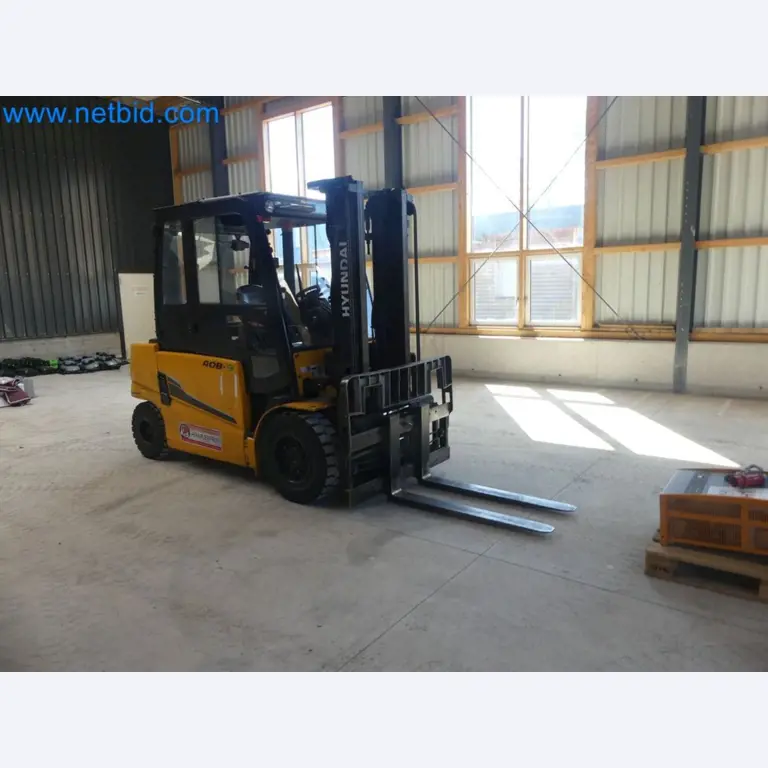 Hyundai 40B-9 electric front forklift truck with Still HFX 80V-170A charger-21