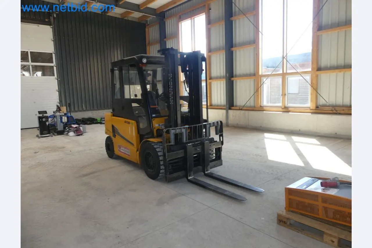 Hyundai 40B-9 electric front forklift truck with Still HFX 80V-170A charger-22