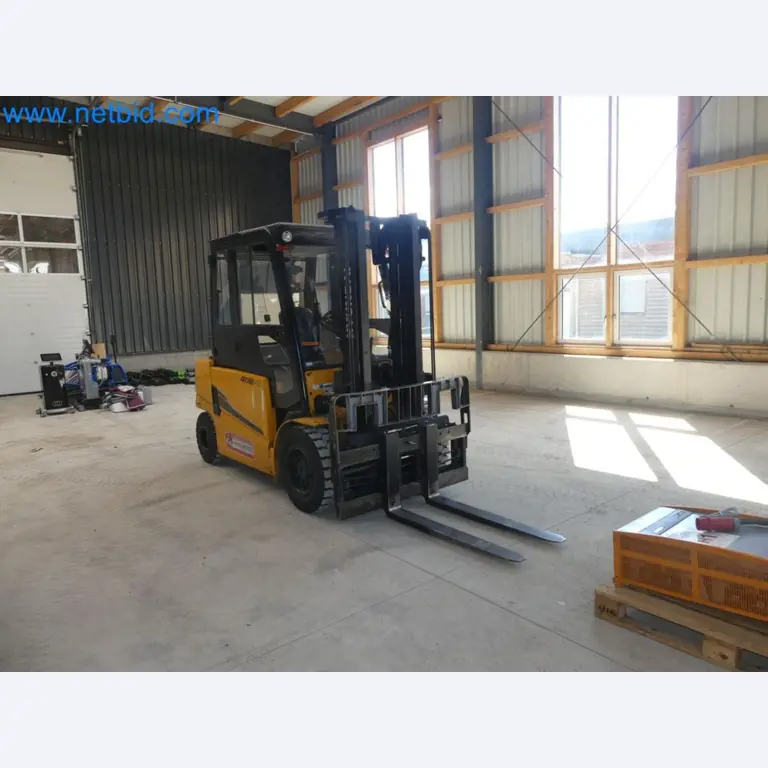 Hyundai 40B-9 electric front forklift truck with Still HFX 80V-170A charger-22