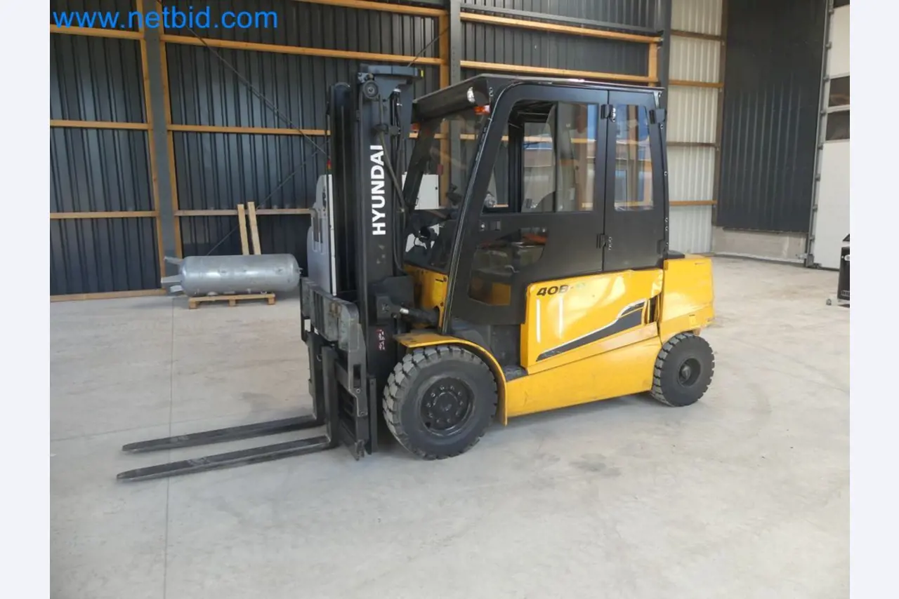 Hyundai 40B-9 electric front forklift truck with Still HFX 80V-170A charger-23