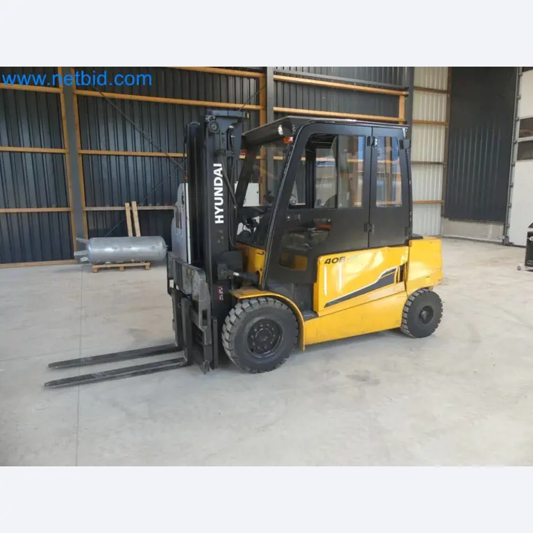 Hyundai 40B-9 electric front forklift truck with Still HFX 80V-170A charger-23