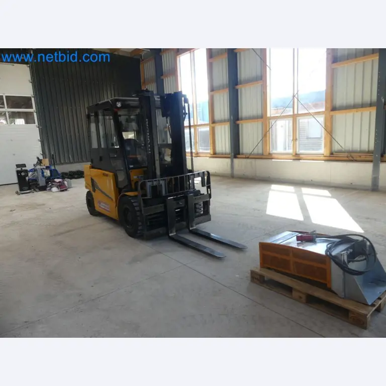 Hyundai 40B-9 electric front forklift truck with Still HFX 80V-170A charger-24