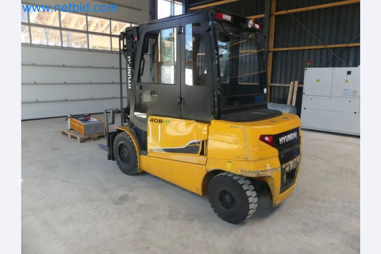 Hyundai 40B-9 electric front forklift truck with Still HFX 80V-170A charger-2