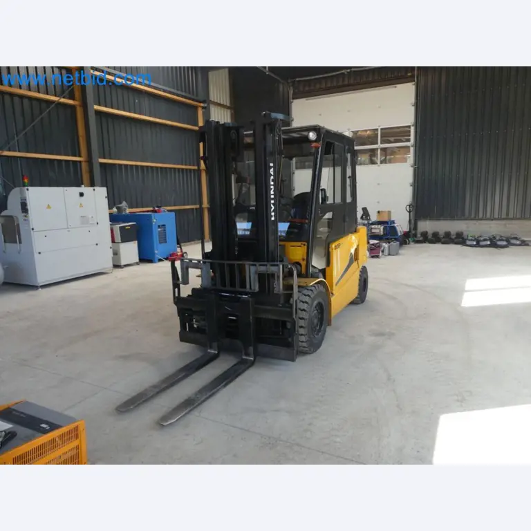 Hyundai 40B-9 electric front forklift truck with Still HFX 80V-170A charger-30
