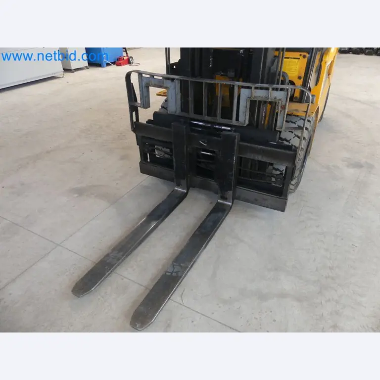 Hyundai 40B-9 electric front forklift truck with Still HFX 80V-170A charger-31