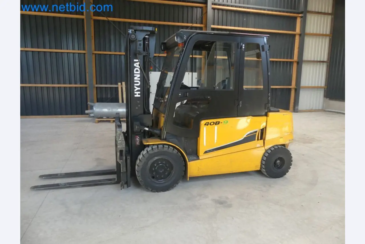 Hyundai 40B-9 electric front forklift truck with Still HFX 80V-170A charger-34