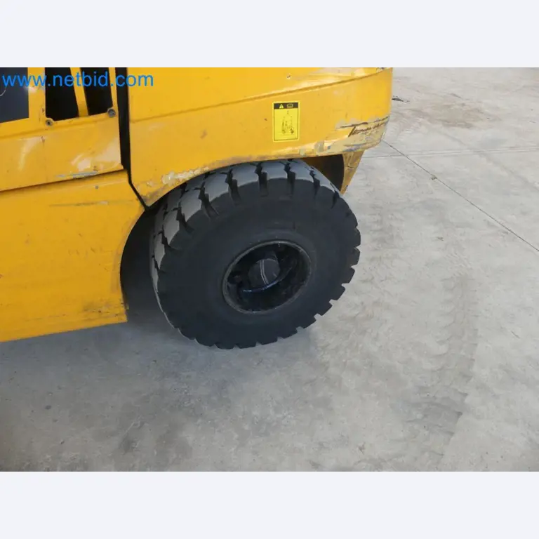 Hyundai 40B-9 electric front forklift truck with Still HFX 80V-170A charger-35