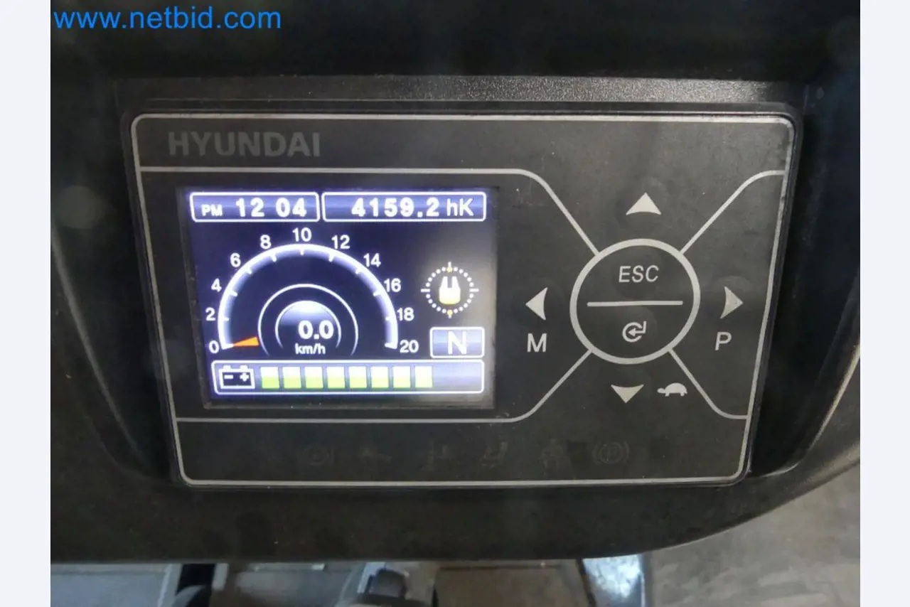 Hyundai 40B-9 electric front forklift truck with Still HFX 80V-170A charger-42