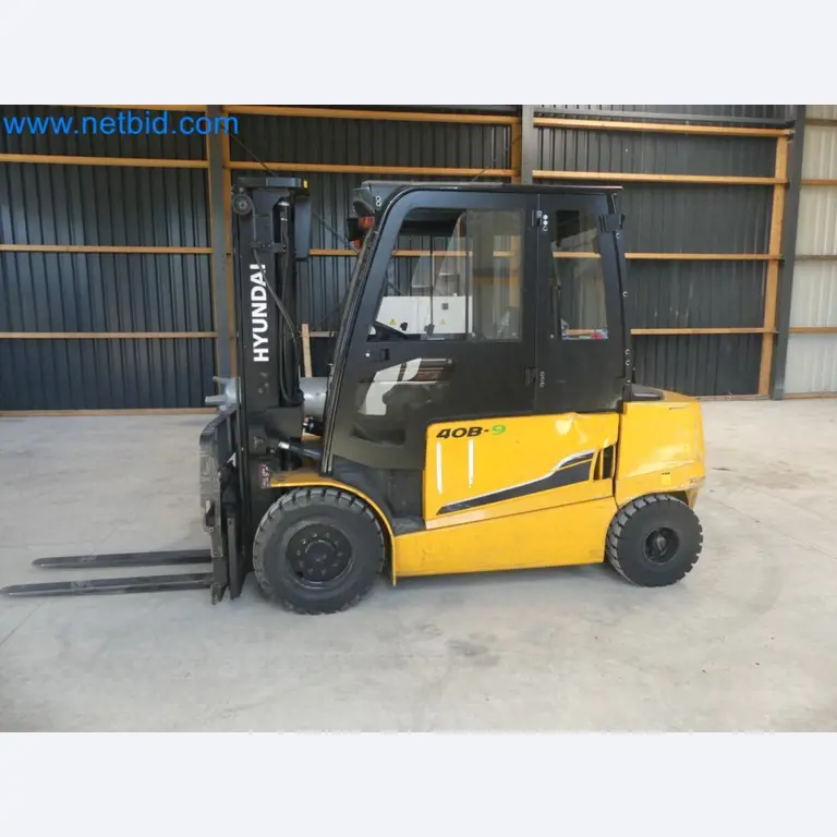Hyundai 40B-9 electric front forklift truck with Still HFX 80V-170A charger-45