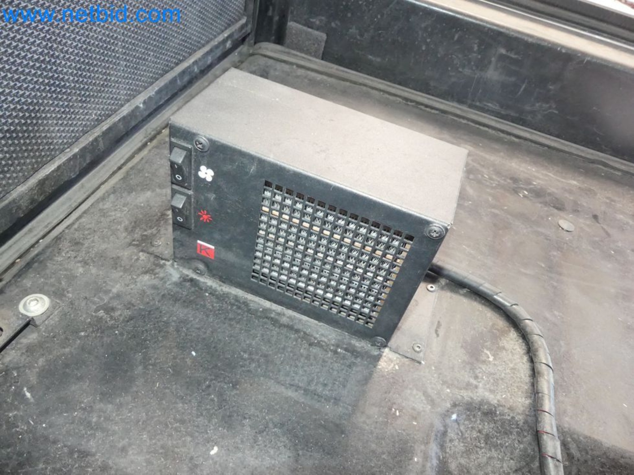 Hyundai 40B-9 electric front forklift truck with Still HFX 80V-170A charger-47