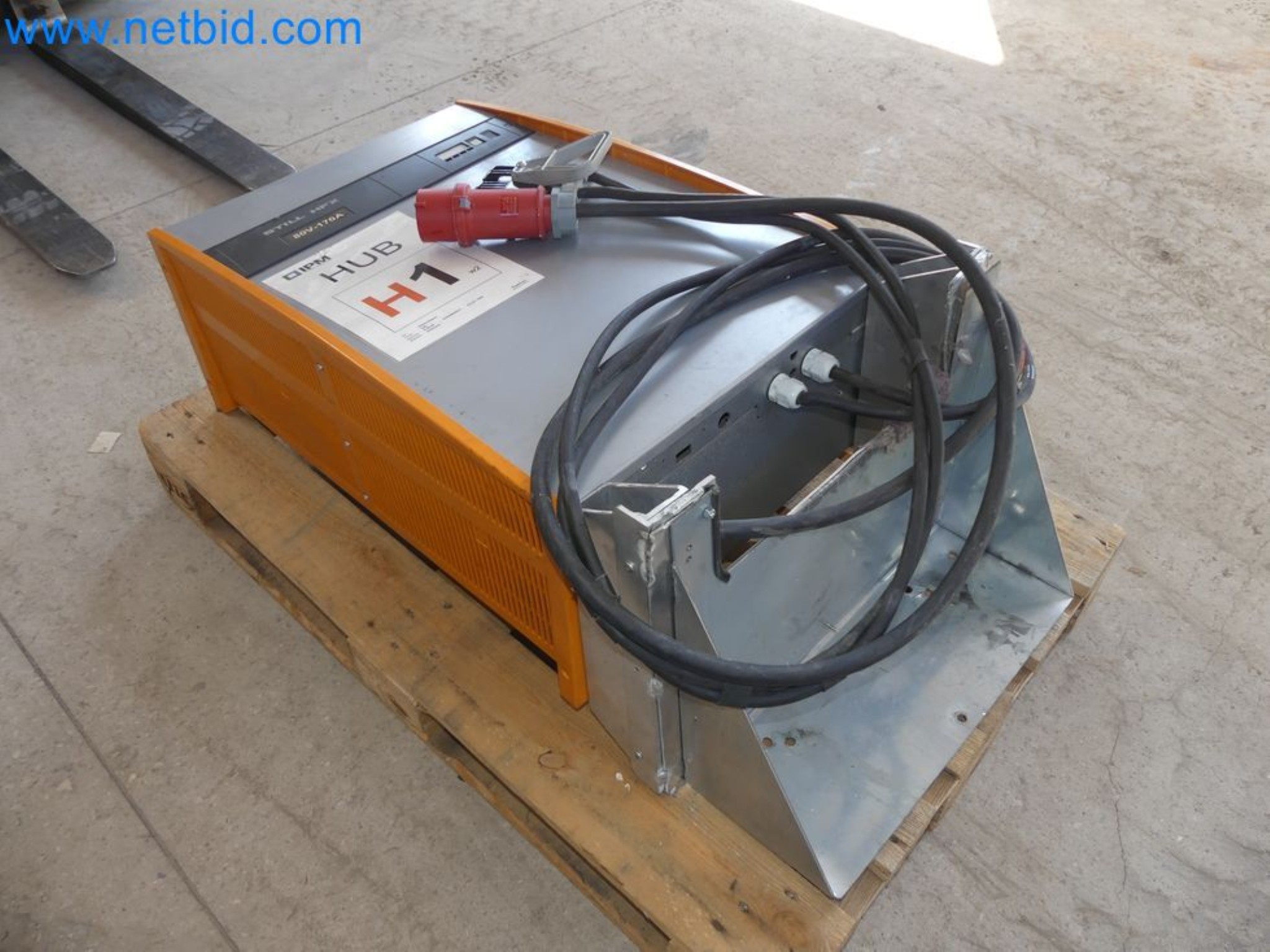 Hyundai 40B-9 electric front forklift truck with Still HFX 80V-170A charger-52