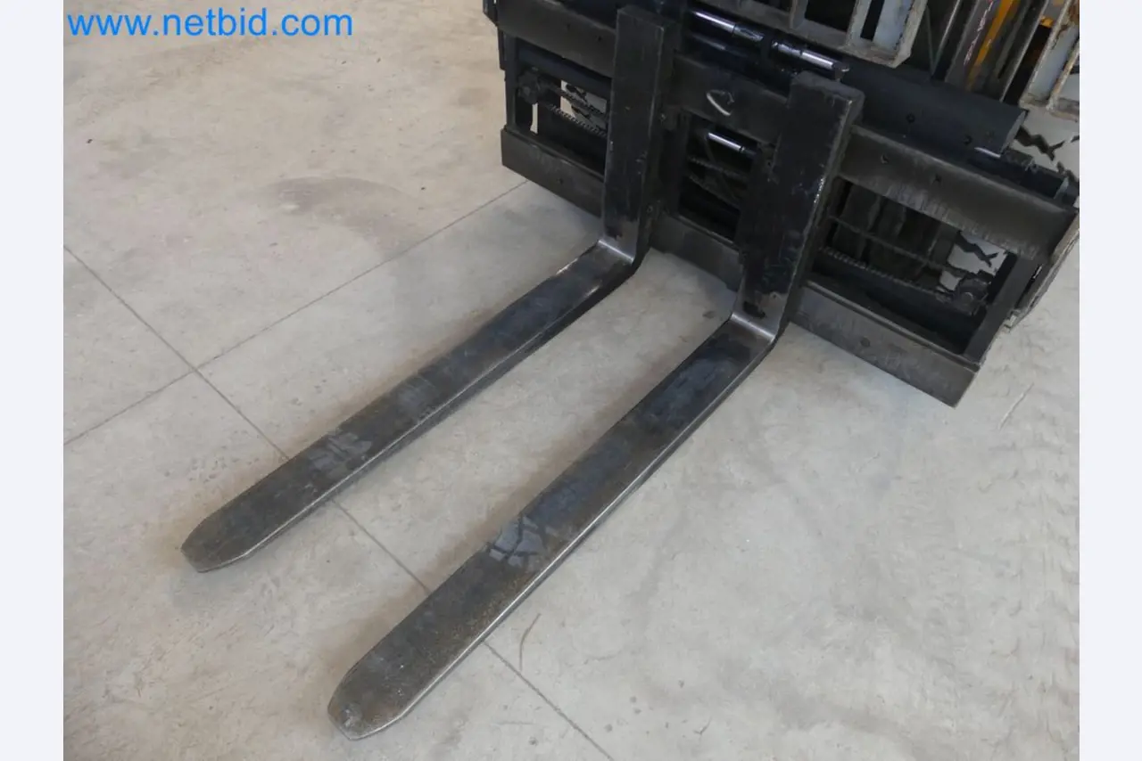 Hyundai 40B-9 electric front forklift truck with Still HFX 80V-170A charger-53