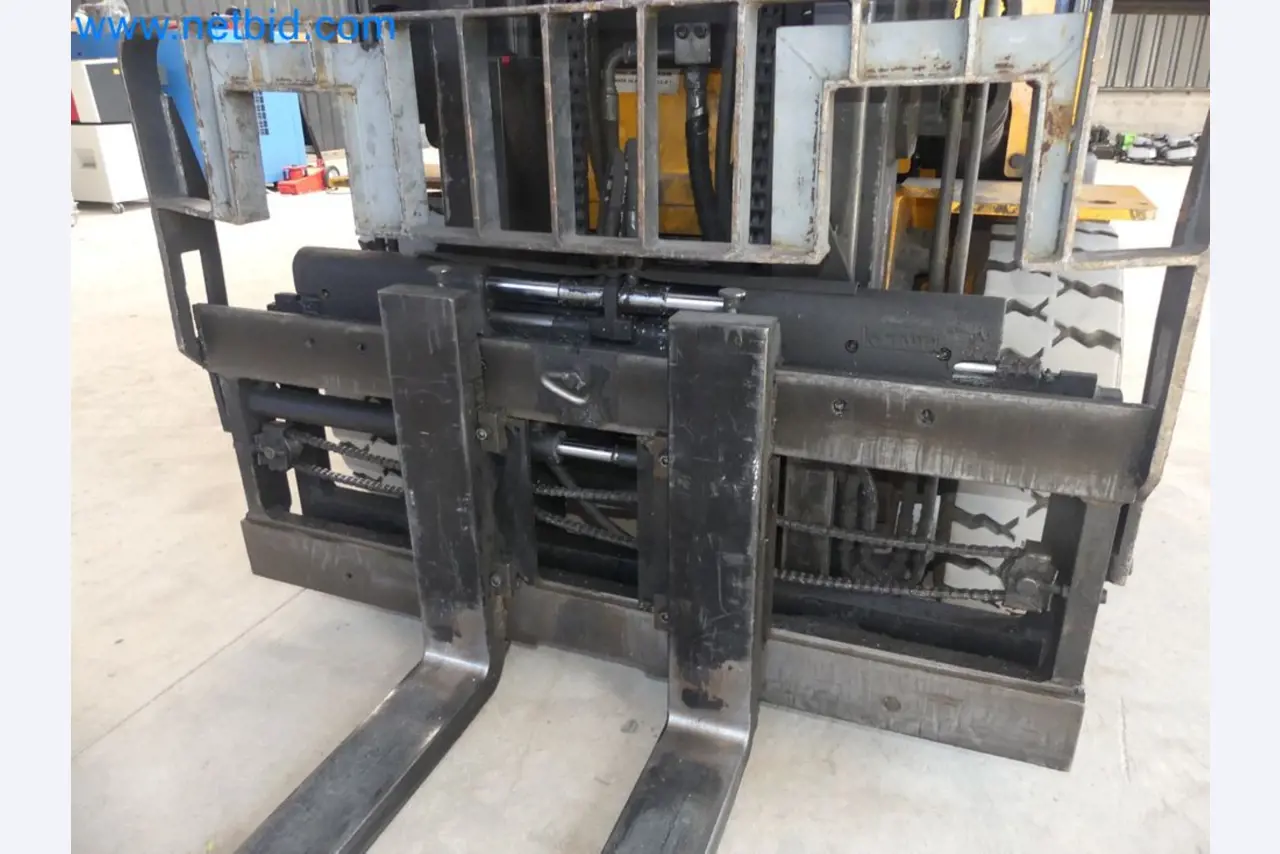 Hyundai 40B-9 electric front forklift truck with Still HFX 80V-170A charger-54