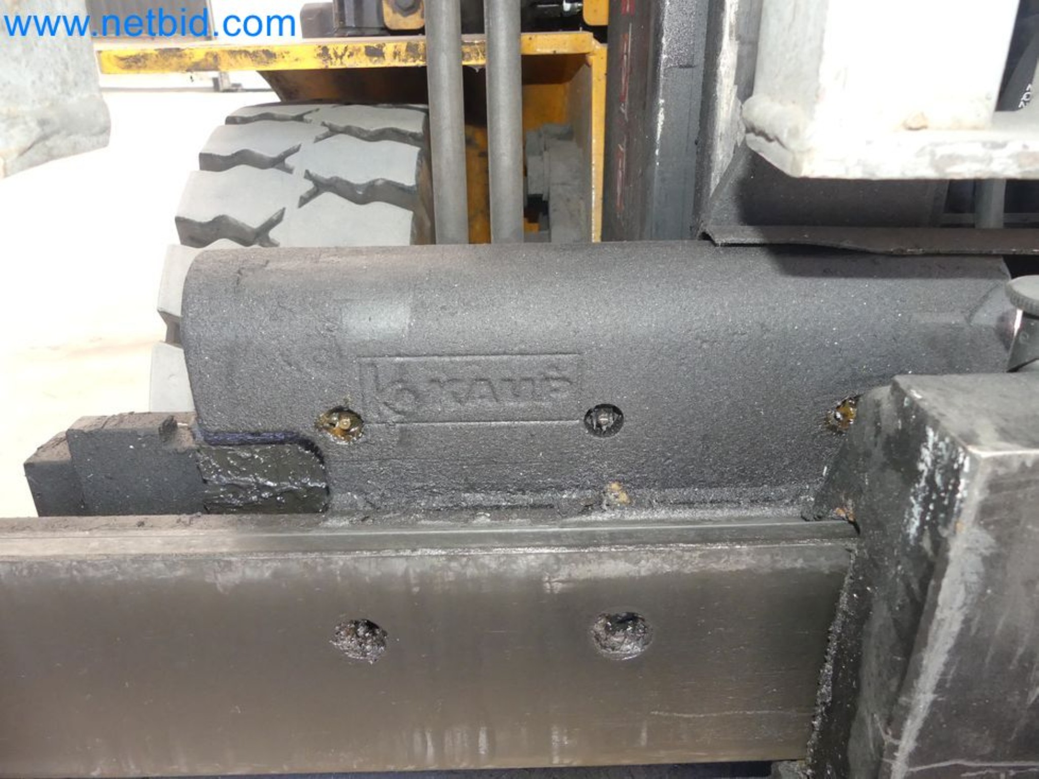 Hyundai 40B-9 electric front forklift truck with Still HFX 80V-170A charger-55