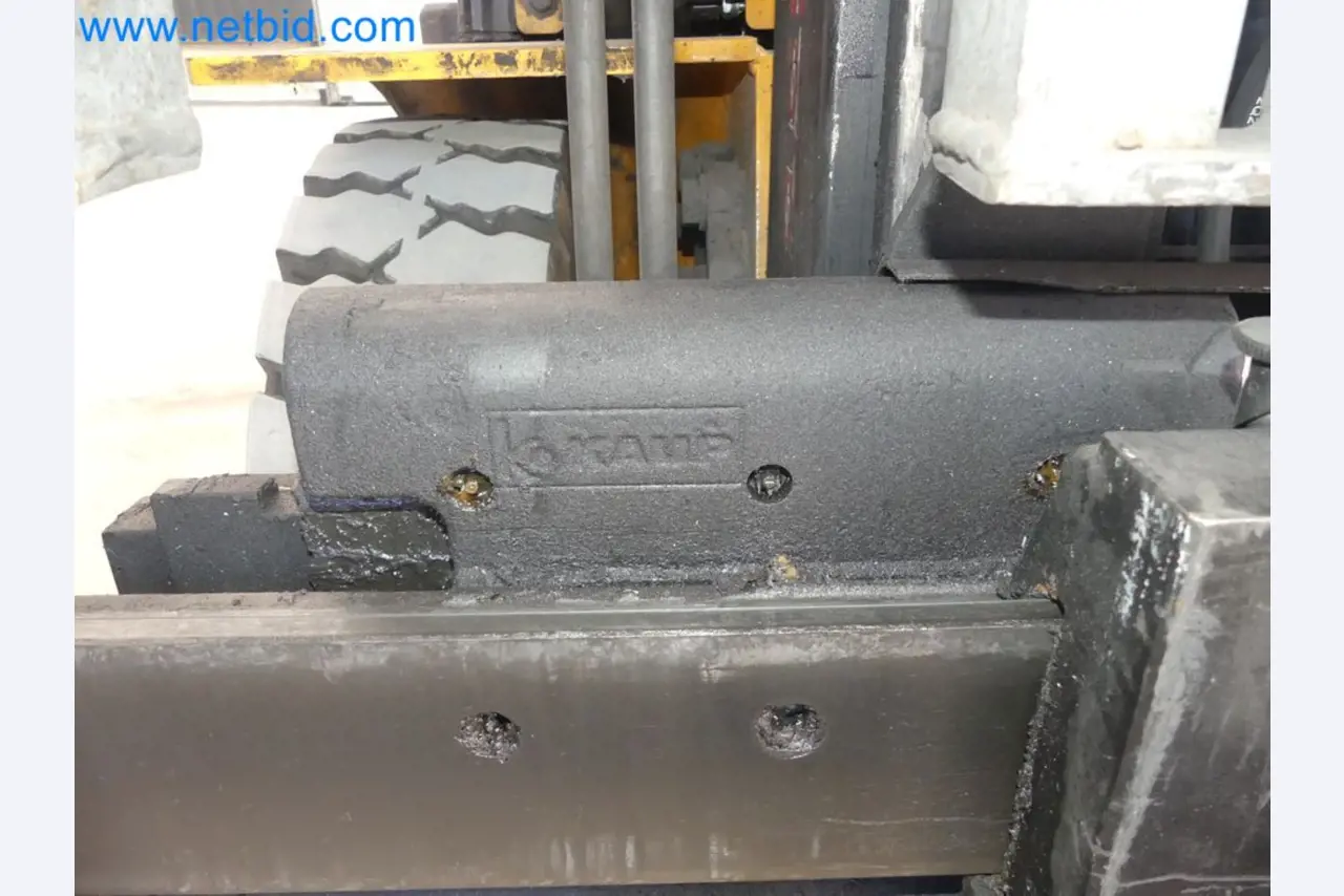 Hyundai 40B-9 electric front forklift truck with Still HFX 80V-170A charger-55