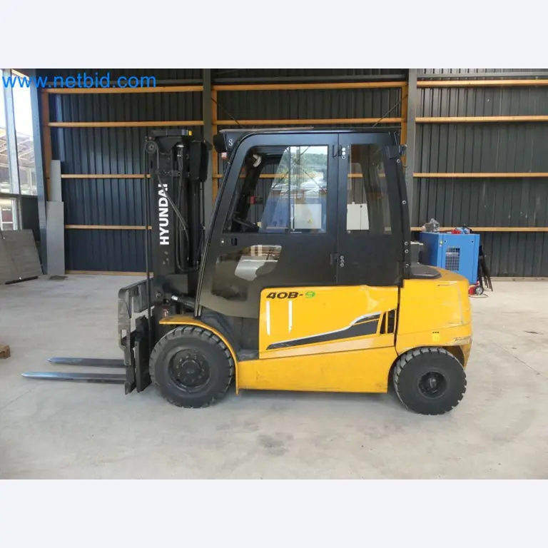 Hyundai 40B-9 electric front forklift truck with Still HFX 80V-170A charger-56