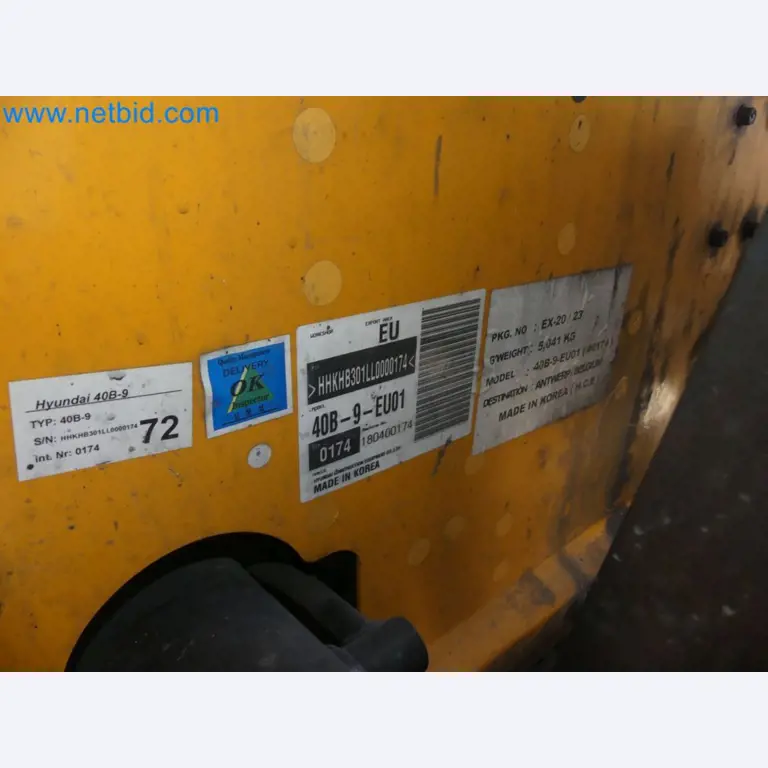 Hyundai 40B-9 electric front forklift truck with Still HFX 80V-170A charger-57