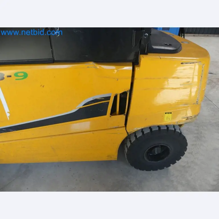 Hyundai 40B-9 electric front forklift truck with Still HFX 80V-170A charger-58