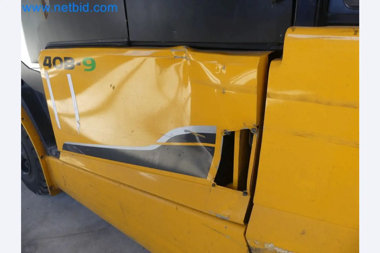 Hyundai 40B-9 electric front forklift truck with Still HFX 80V-170A charger-59