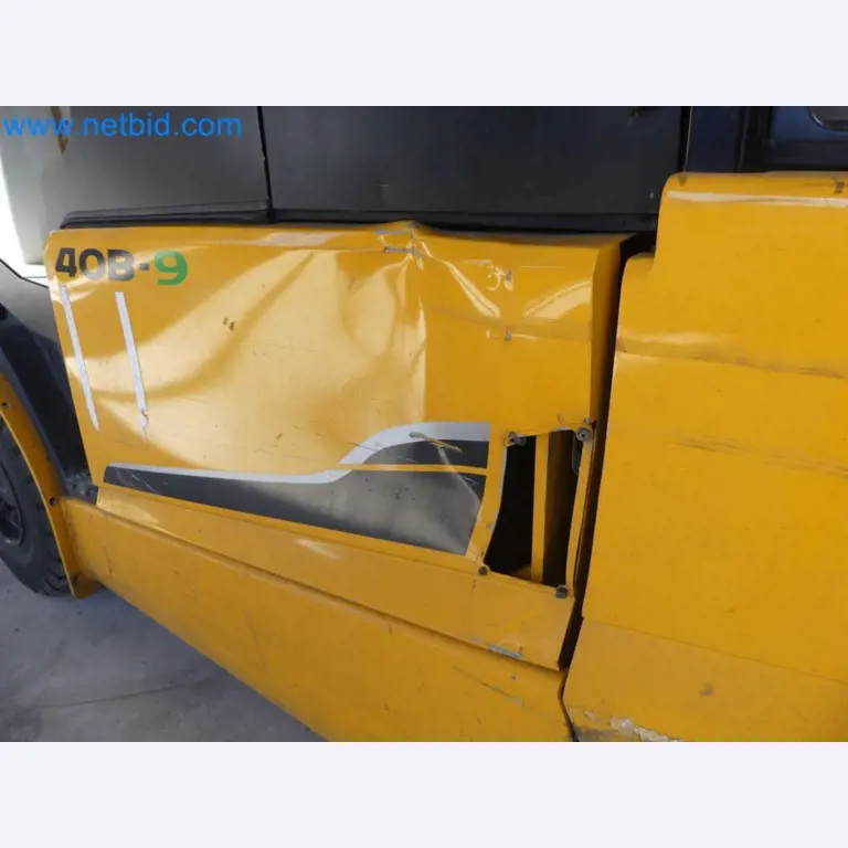 Hyundai 40B-9 electric front forklift truck with Still HFX 80V-170A charger-59