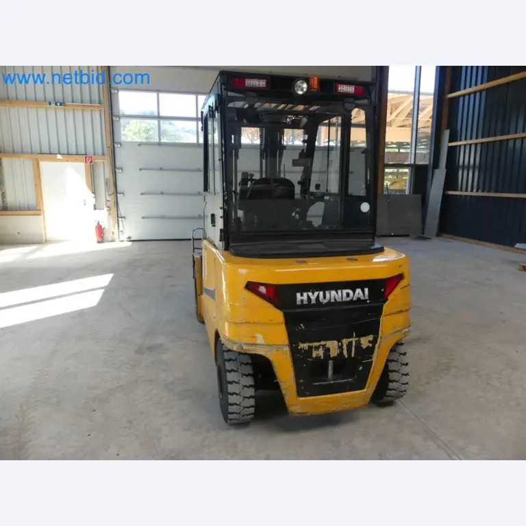 Hyundai 40B-9 electric front forklift truck with Still HFX 80V-170A charger-5