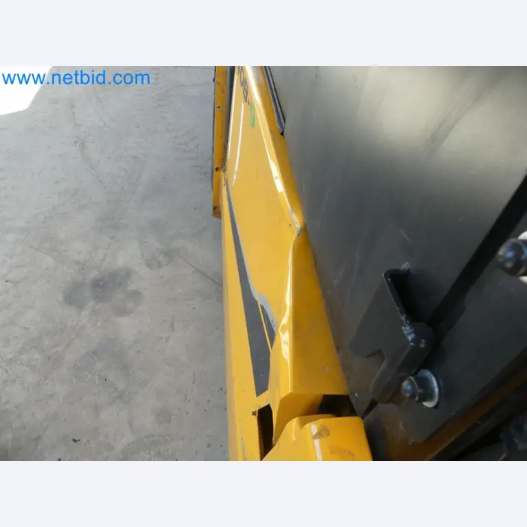 Hyundai 40B-9 electric front forklift truck with Still HFX 80V-170A charger-60