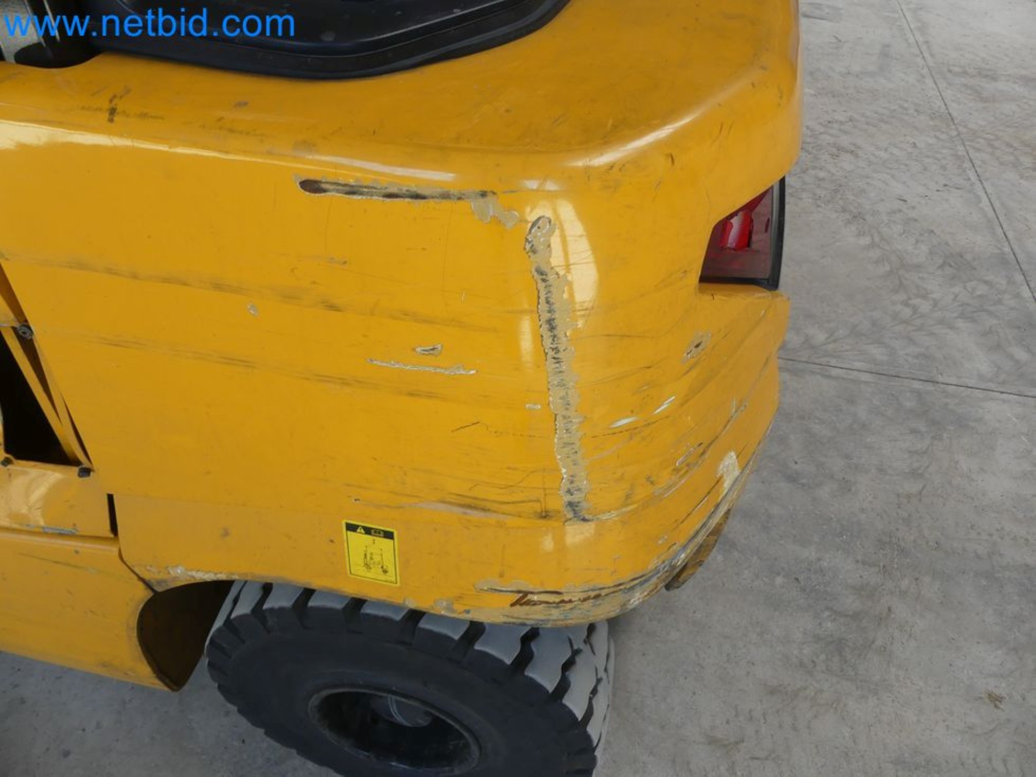 Hyundai 40B-9 electric front forklift truck with Still HFX 80V-170A charger-61