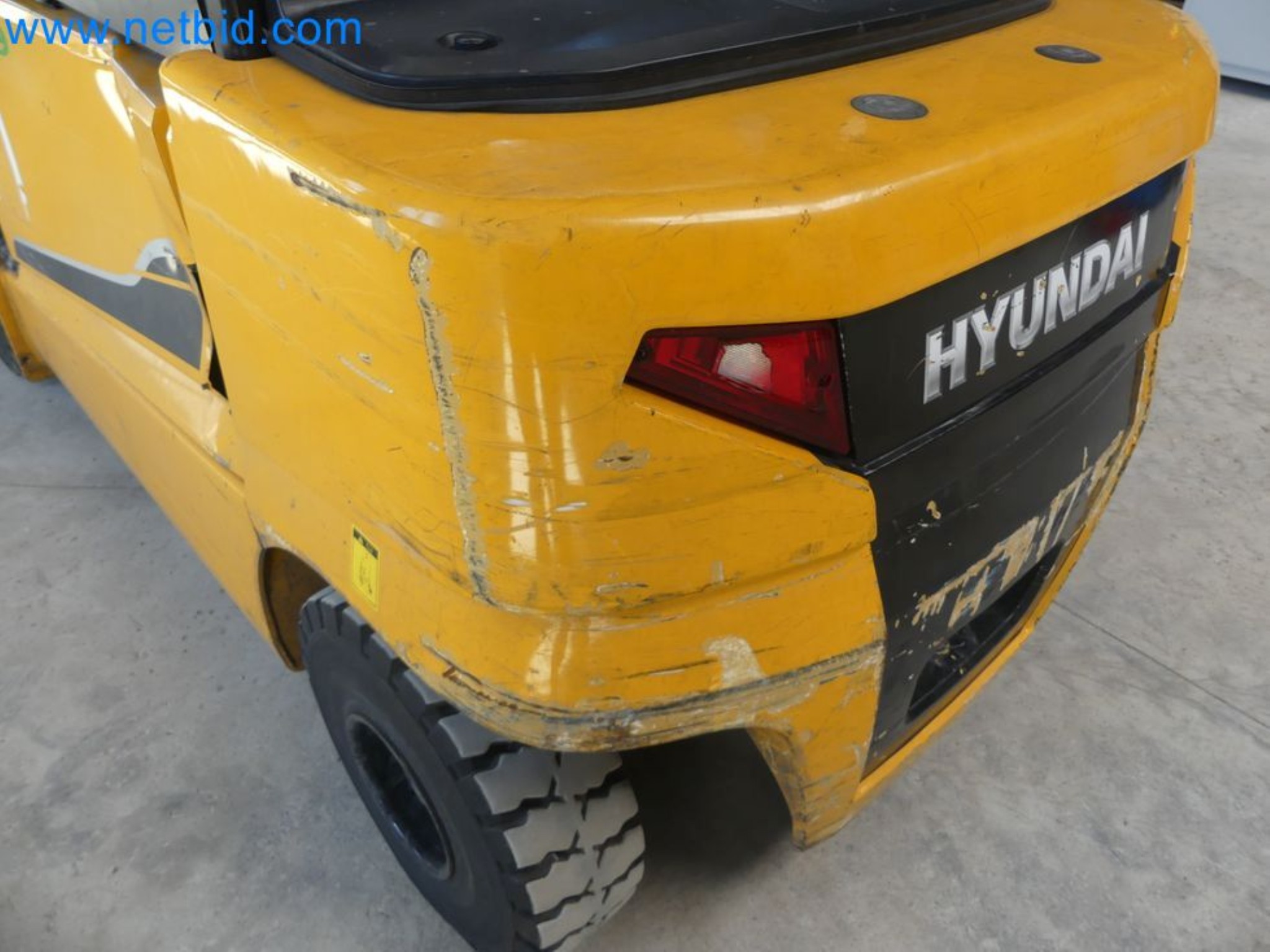 Hyundai 40B-9 electric front forklift truck with Still HFX 80V-170A charger-62
