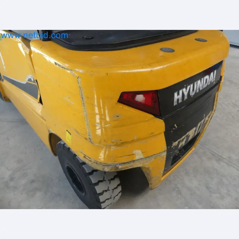 Hyundai 40B-9 electric front forklift truck with Still HFX 80V-170A charger-62