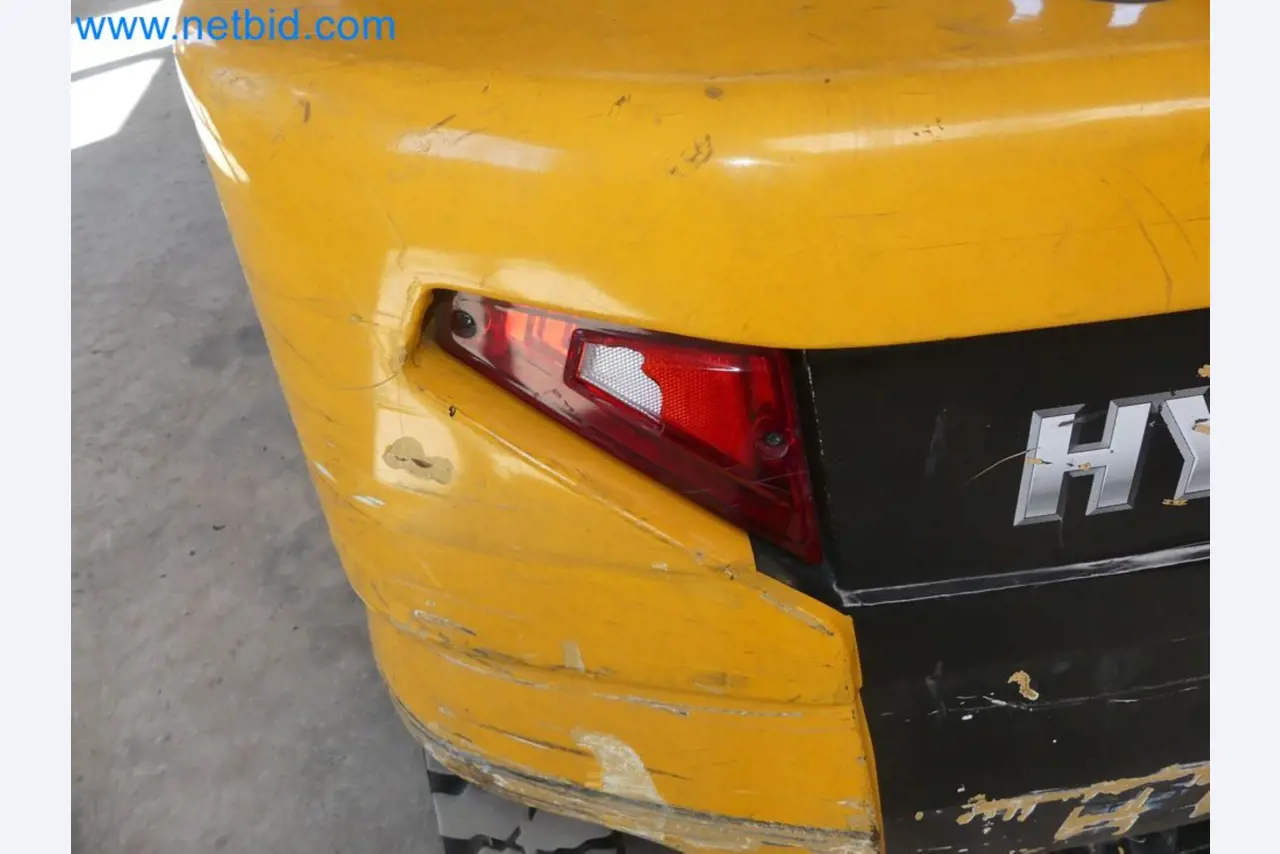 Hyundai 40B-9 electric front forklift truck with Still HFX 80V-170A charger-63