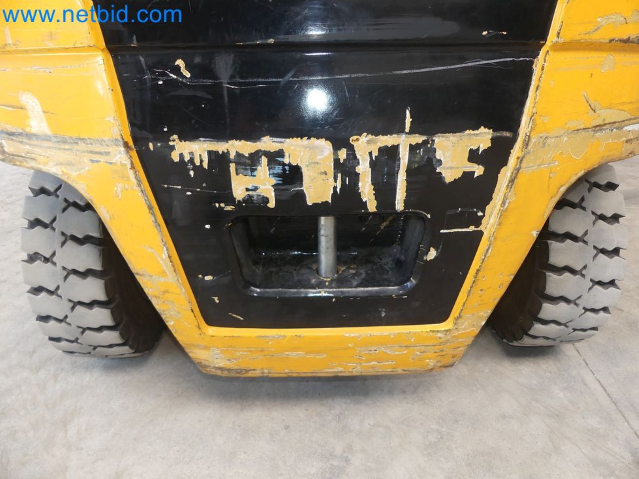 Hyundai 40B-9 electric front forklift truck with Still HFX 80V-170A charger-65